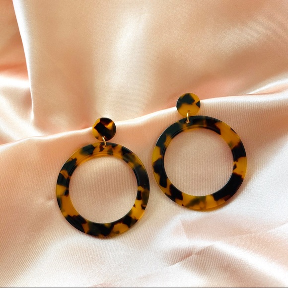 Tortoise Shell Circle Drop Earrings - Picture 3 of 4